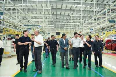 汽車(chē)評(píng)價(jià)研究院專(zhuān)家團(tuán)走進(jìn)哪吒汽車(chē)