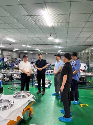 院長頡潭成一行到企業走訪調研